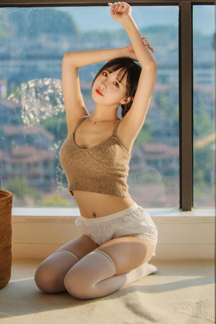做瑜伽的清纯可爱白丝美女壁纸图片大全