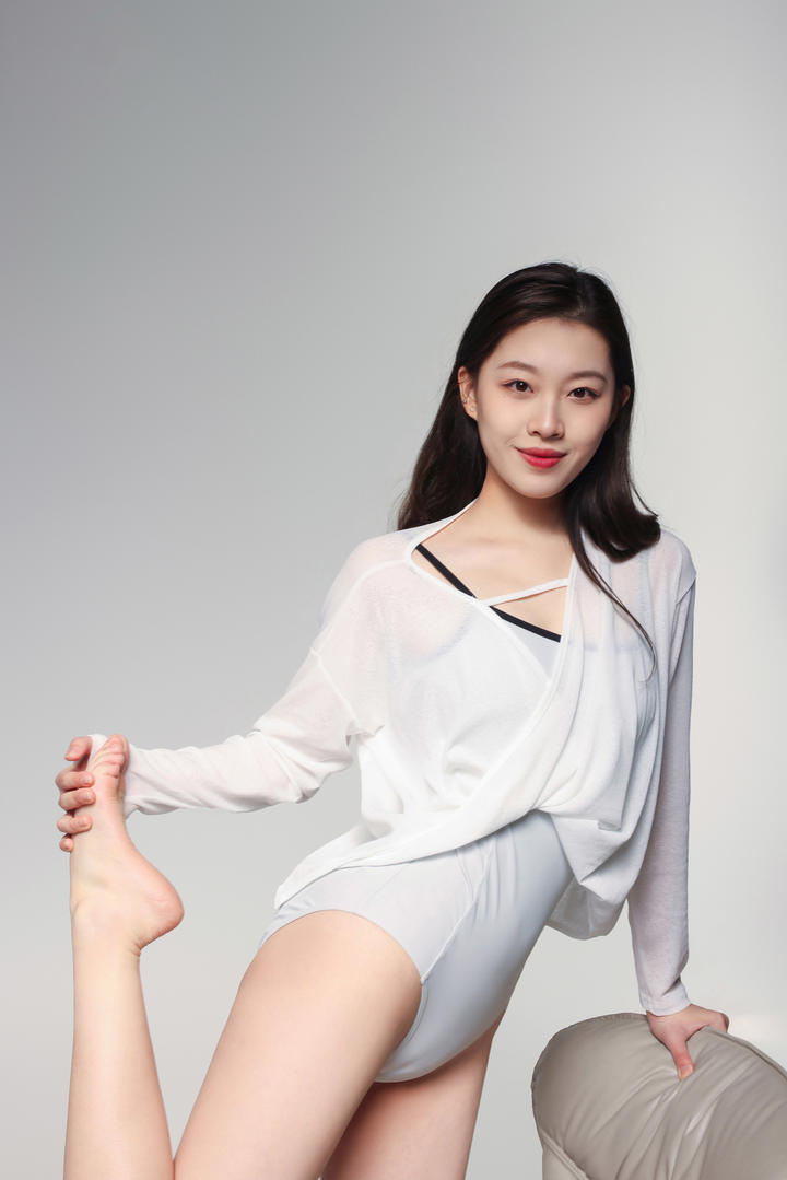 清纯漂亮艺校舞蹈生个人艺术写真图片