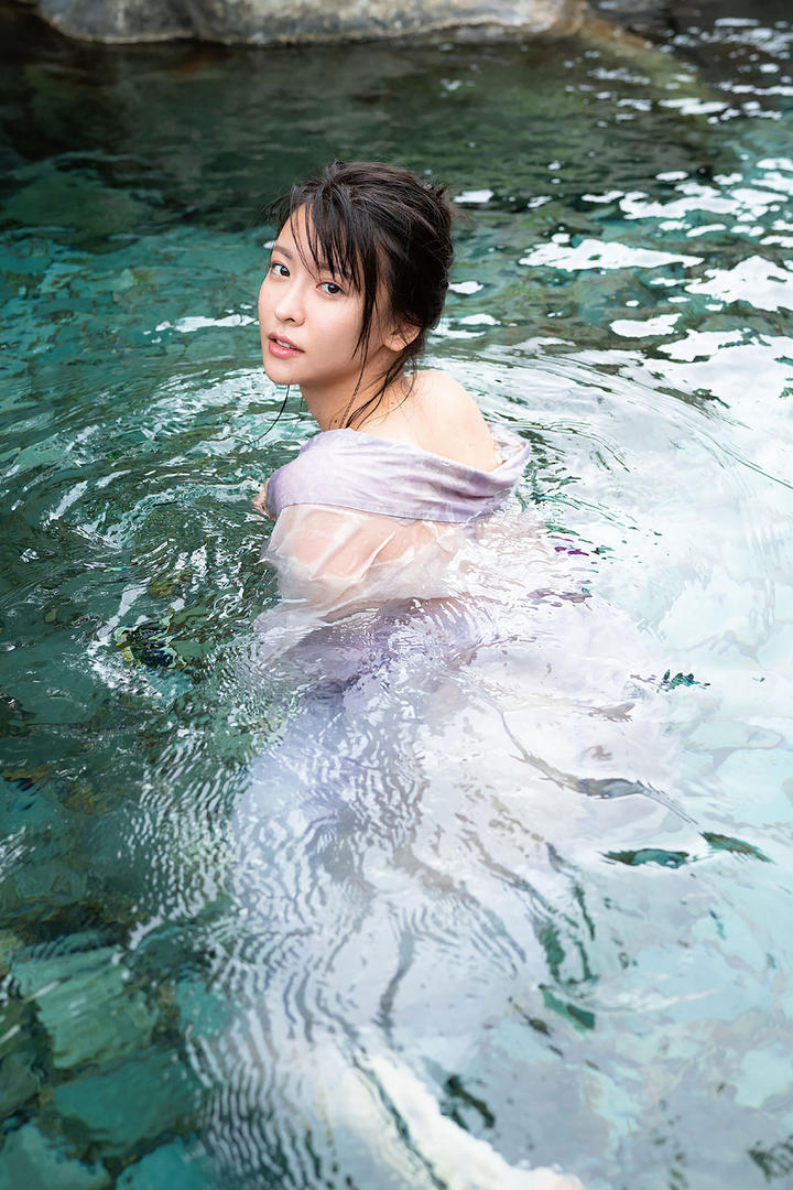 日本美女泡澡图片