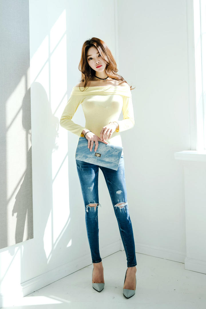 高清韩国牛仔裤美女朴正允高清图片