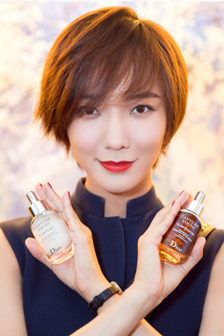 知名女明星王珞丹拍摄迪奥广告高清图片