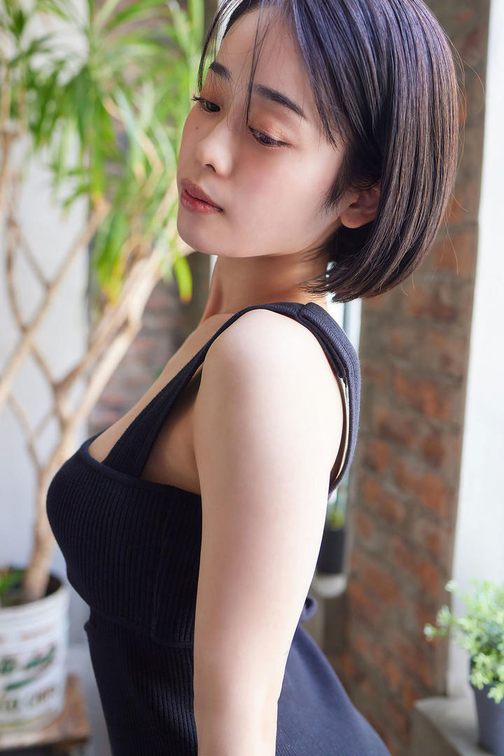 漂亮短发美女高清图片