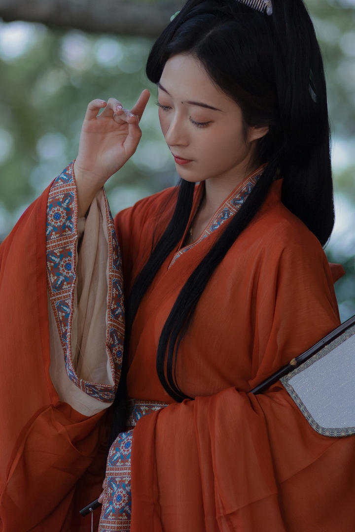 红色古典汉服美女个人唯美写真图片