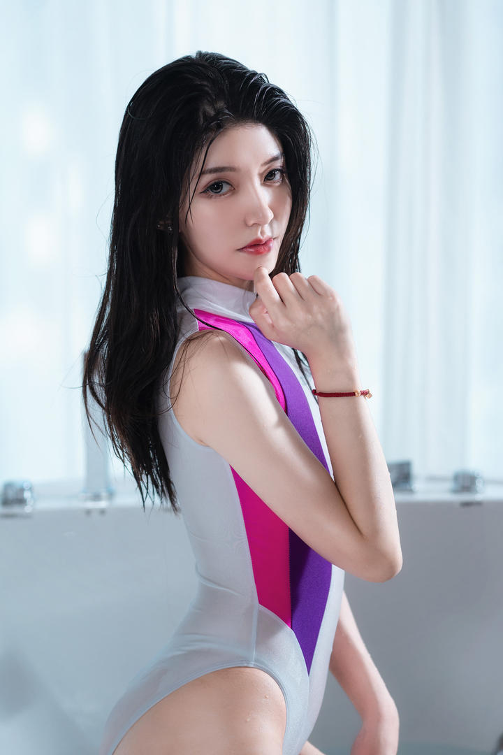 国模美女泳装私拍套图免费下载