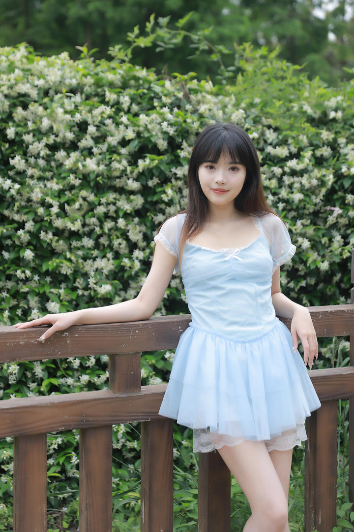 99国产秀人网反差女生美女写真