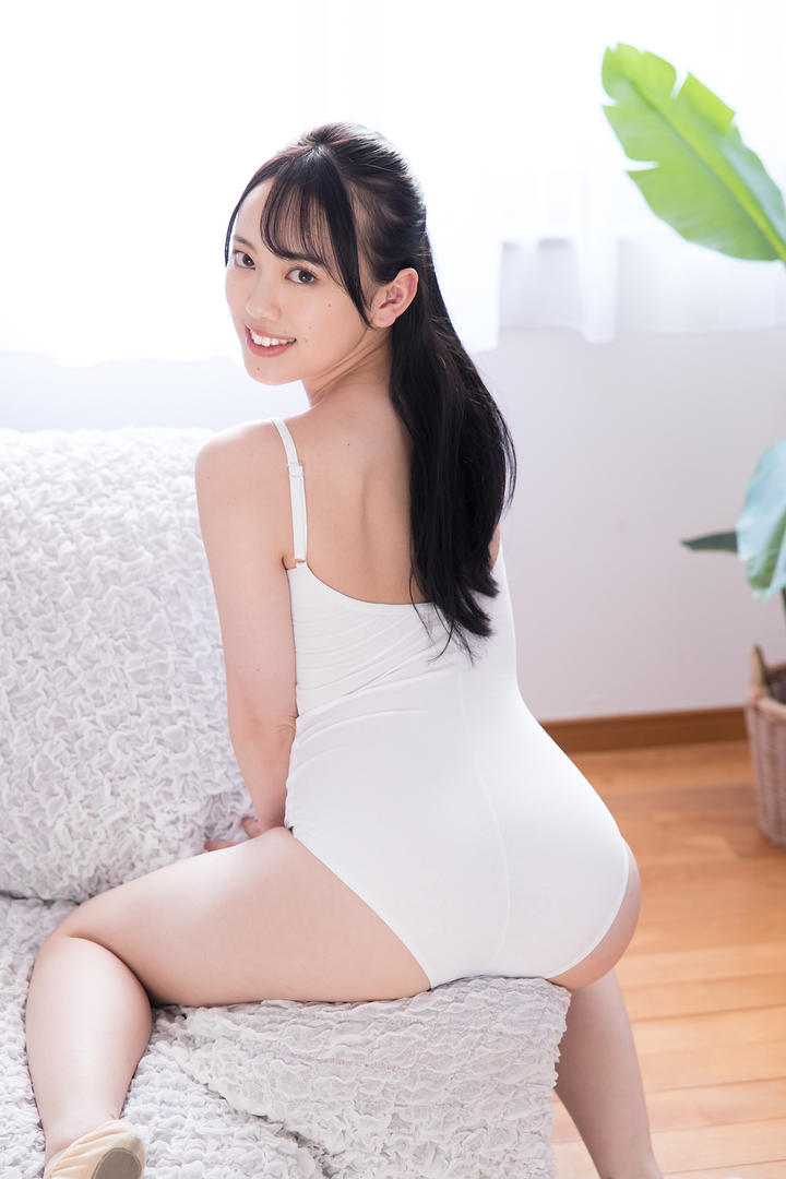 日韩AV在线美女翘臀性感写真图片