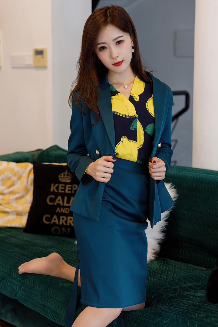 亚洲国产美女护士自拍制服写真图片