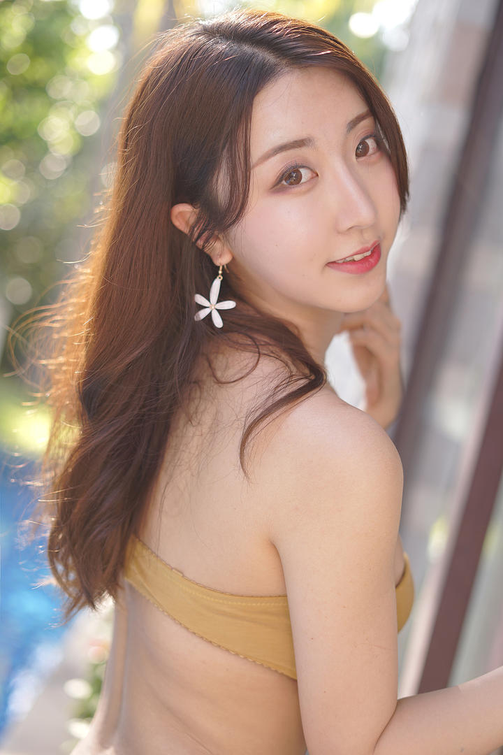 亚洲久久精品比基尼泳装美女黄色图片高清