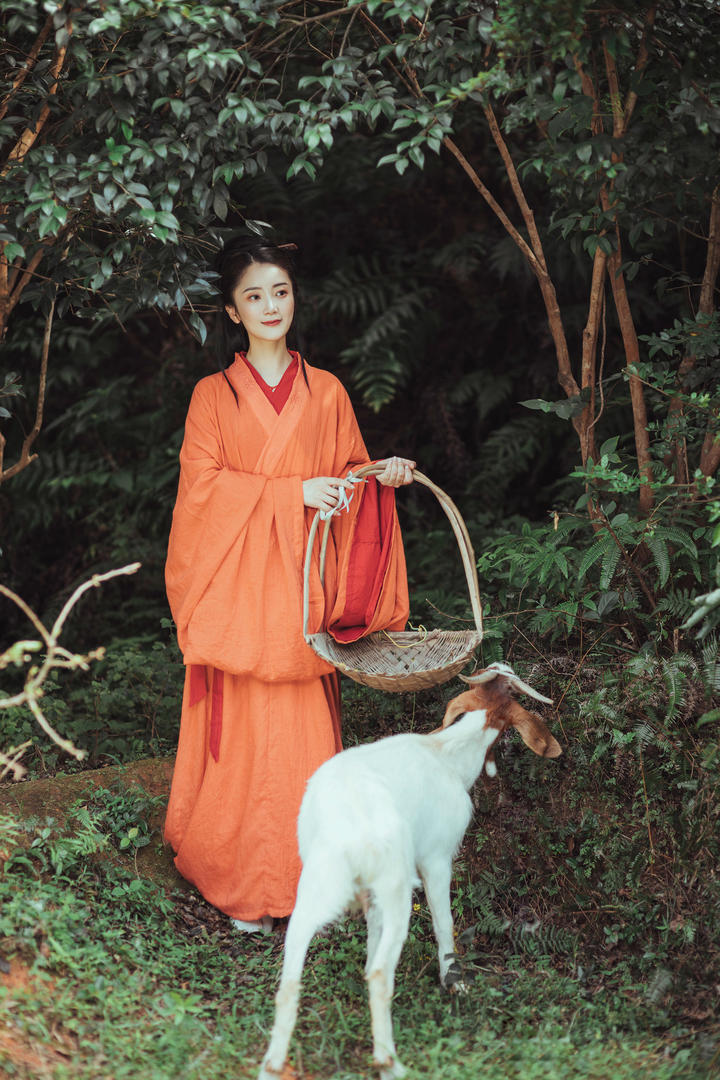 喂山羊清纯唯美古装古典美女艺术照图片大全