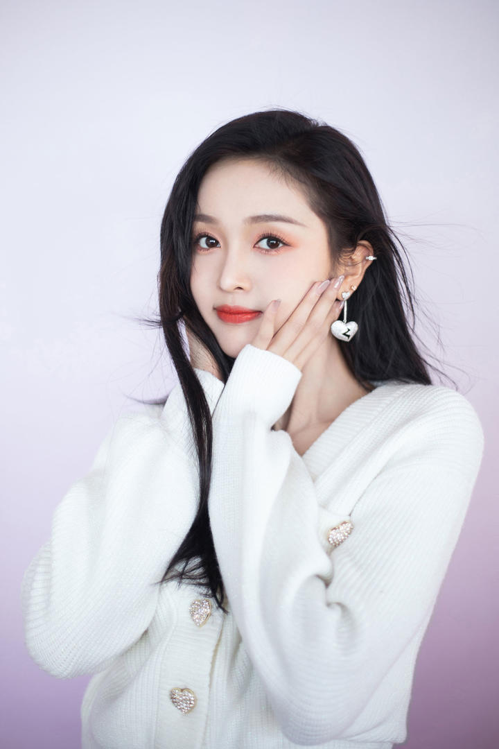 国产高颜值美女明星吴宣仪个人写真照片