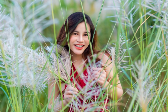 灿烂笑颜美女写真图片