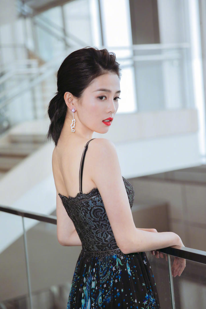 妩媚气质女明星白鹿迷人美背高清写真图片