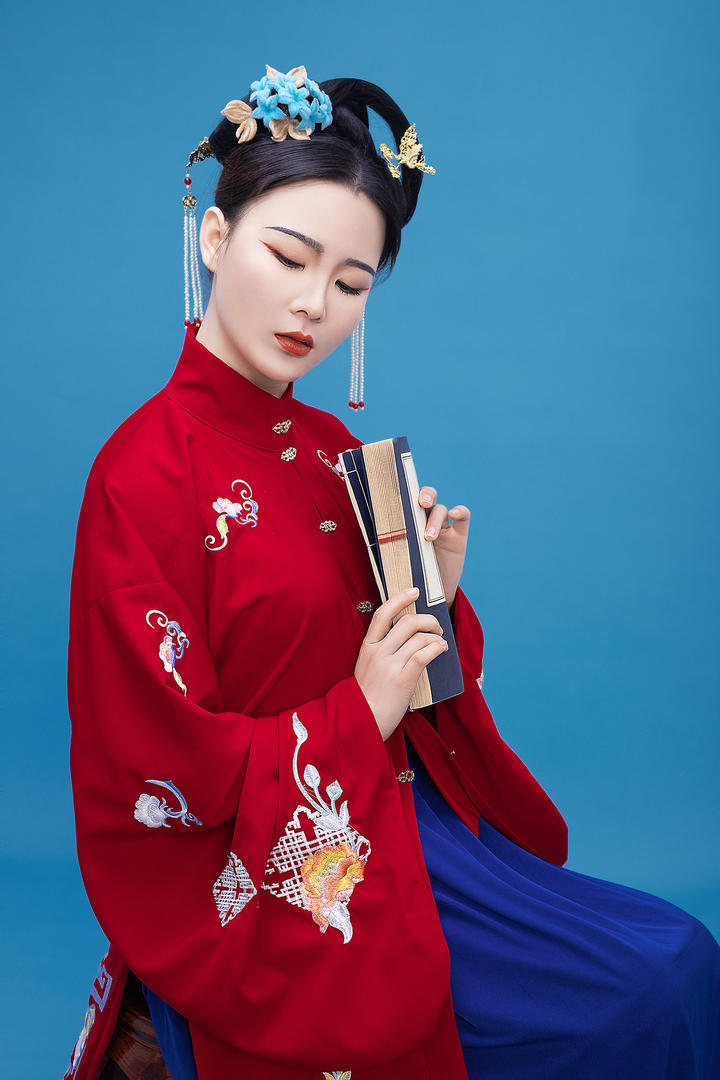 看书的古风头像女艺术摄影图片