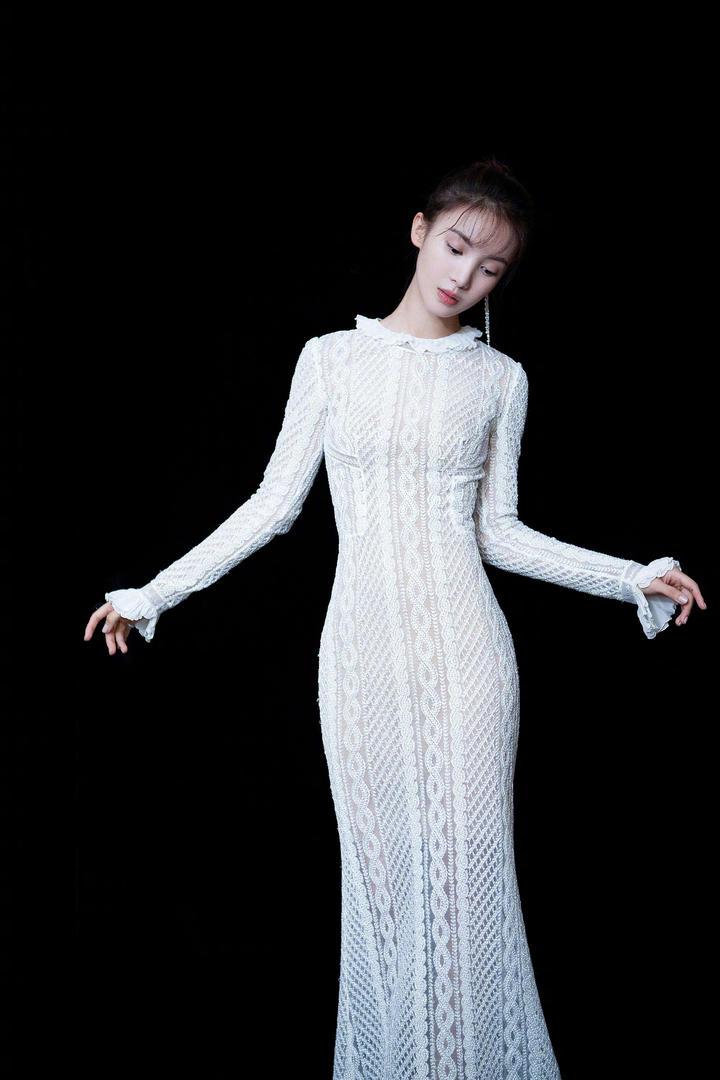 凹凸有致的性感美女明星金晨个人艺术写真图片