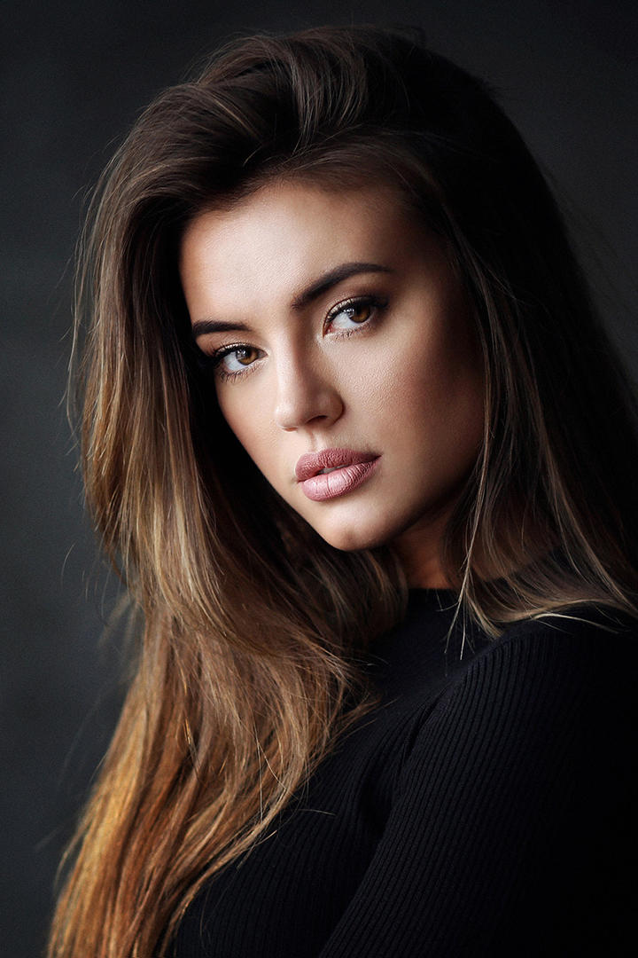 欧美气质女生艺术写真