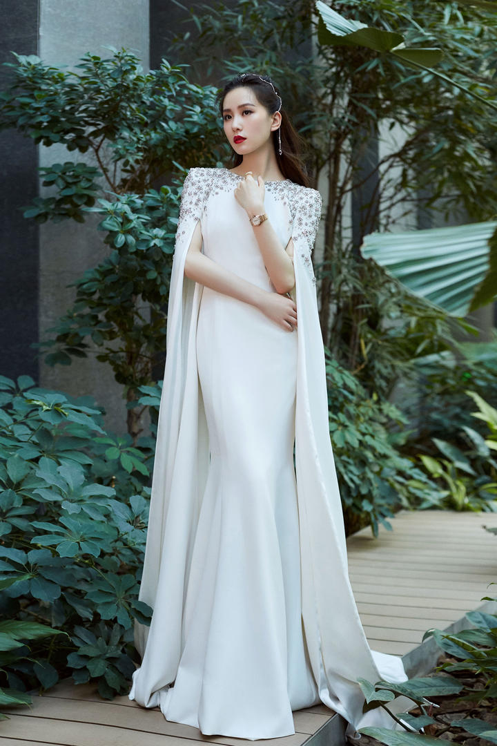穿白色礼服的中国美女明星刘诗诗壁纸图片大全
