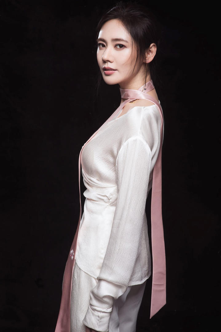 韩国成熟美女秋瓷炫性感迷人写真图片