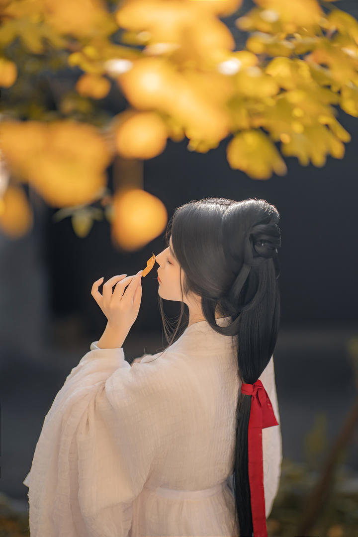 古风长发美女背影艺术照图片