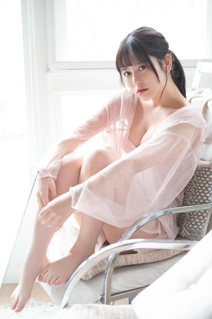 【日系甜美少女私房写真】闺房中的纯欲风西西人体拍摄姿势