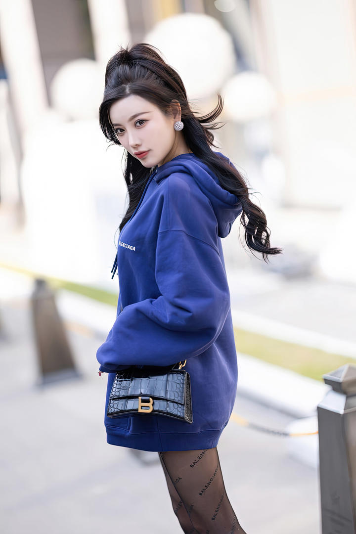 时尚性感推女郎街拍杨晨晨写真图片