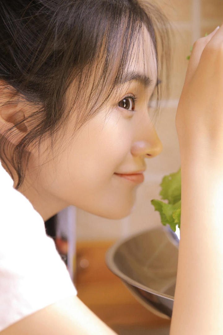 高清气质女生侧脸写真图片