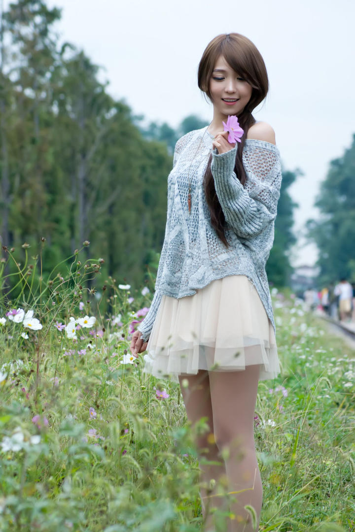 穿着超短裙韩国清纯美女高清图片