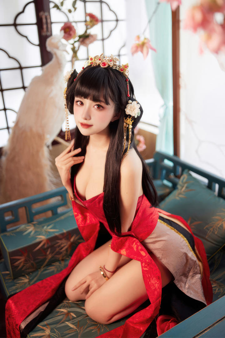 乖巧听话的美乳古装美女个人艺术照大全