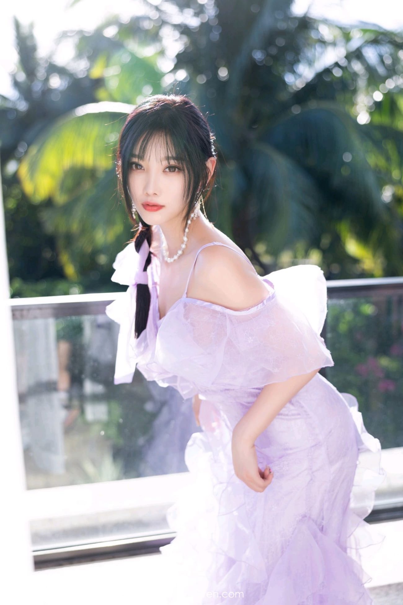 语画界性感女神杨晨晨Yome紫色连衣长裙泳池场景心愿旅拍