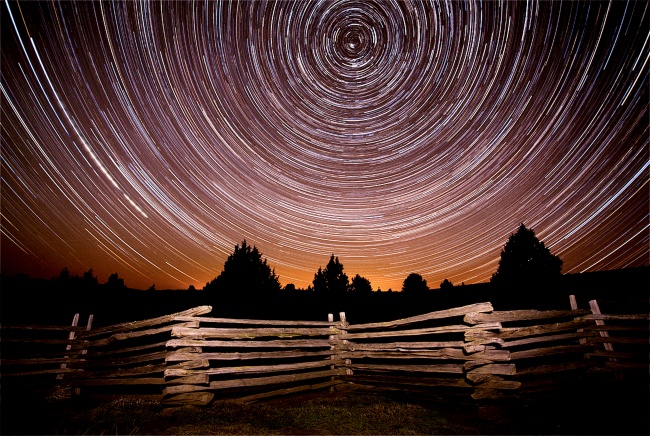 夜空星轨图片
