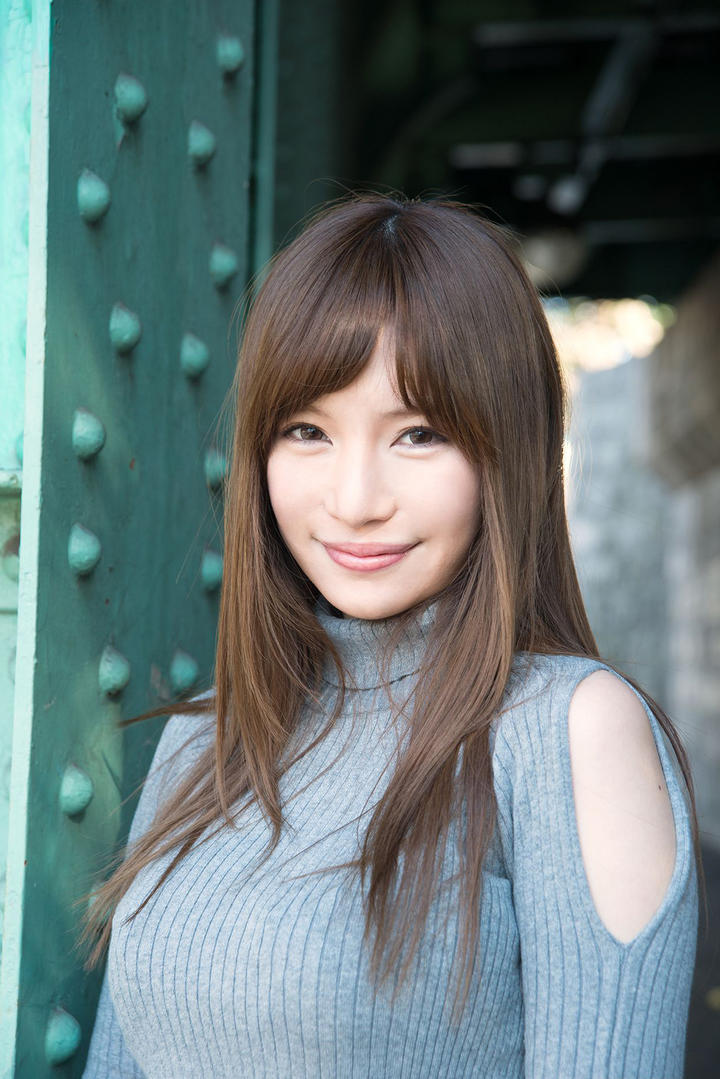 高清日本毛衣大胸美女图片