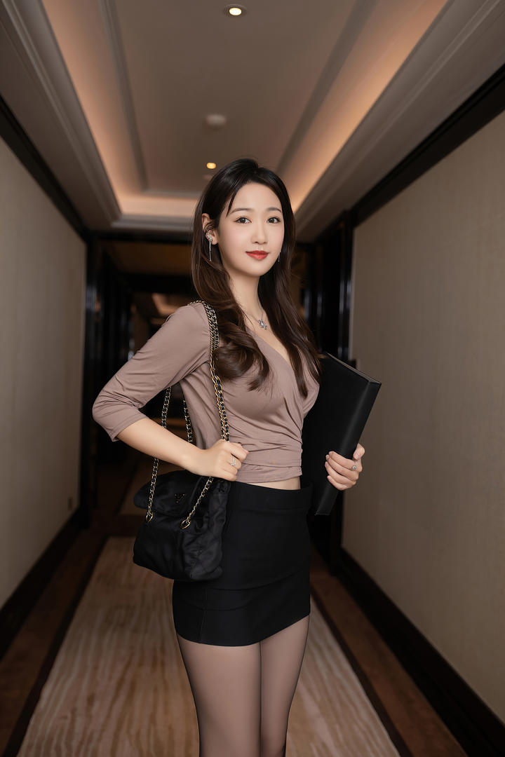 酒店开房的极品美女秘书唐安琪黑丝短裙美女高清图片