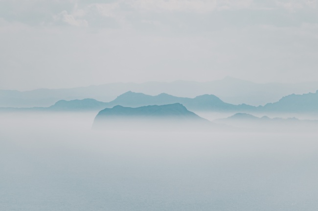 缥缈远山云海图片