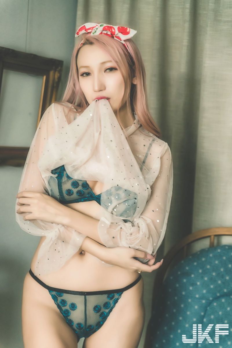 JKF美女模特韵韵34G波涛胸涌比基尼内衣诱惑私房写真