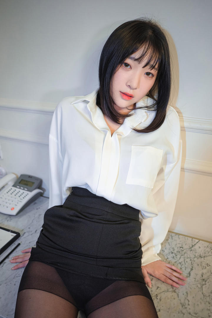 韩风轻熟御姐职场大片黑丝美腿 秘书主题私房照拍摄攻略