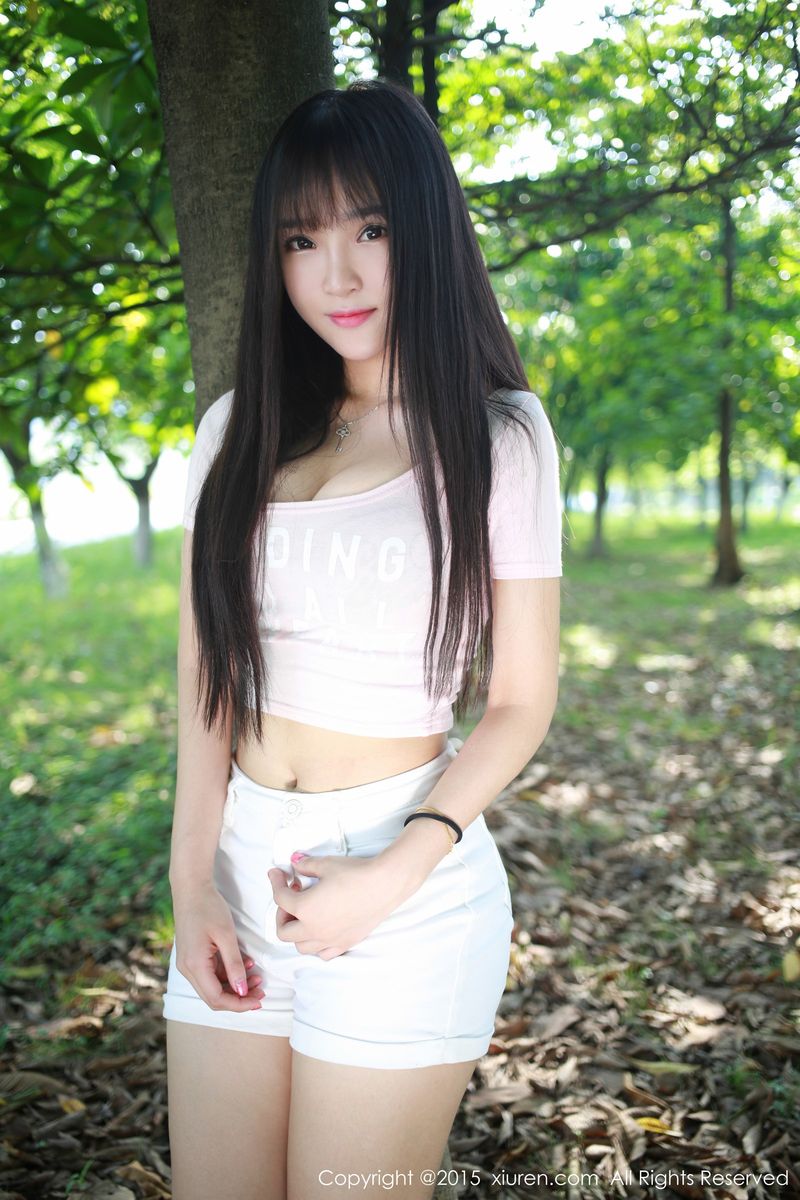 秀人网性感女神夏瑶baby修长美腿广州大学城街拍写真