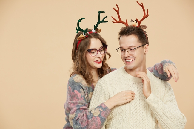 圣诞节帅哥美女情侣写真摄影图片