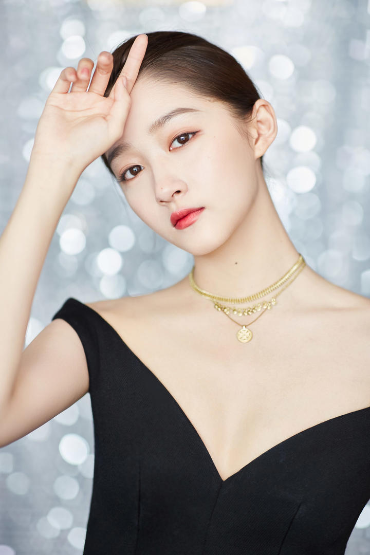 好看的美女明星壁纸关晓彤写真图片