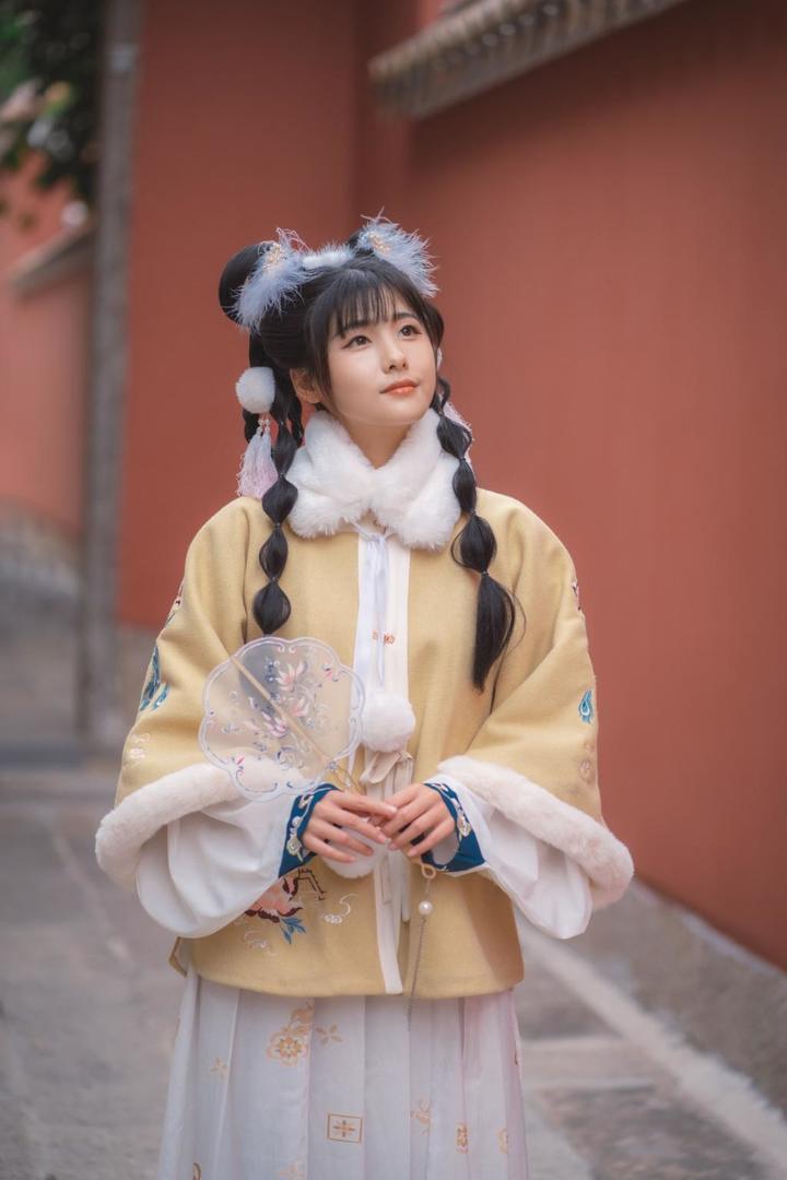 好看的古装汉服美女艺术写真图片