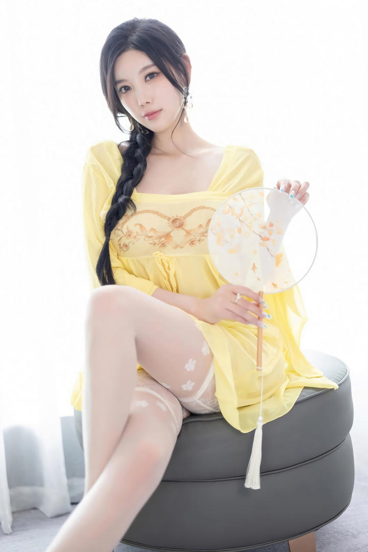 穿白色丝袜的90后美女嫩模杨晨晨国模吧图片下载