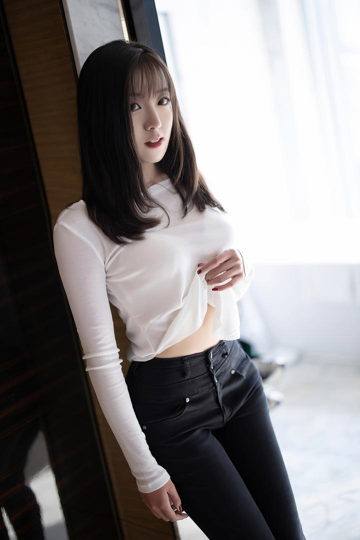 高清性感清纯牛仔裤美女蜜桃酱清纯美女图片