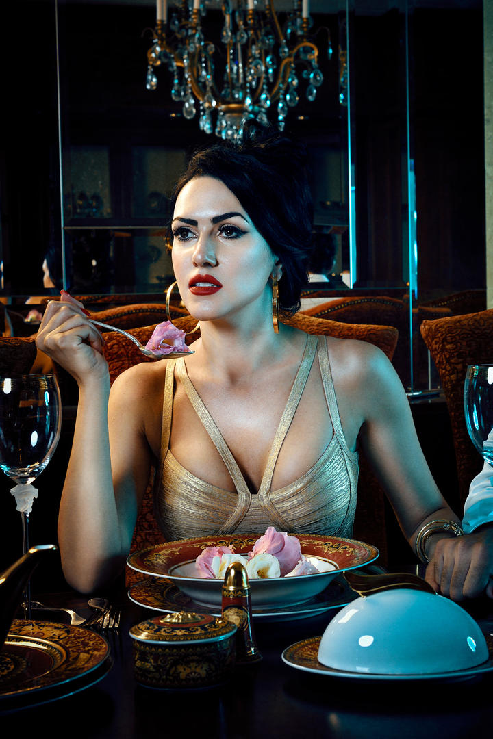 用餐的欧美美女艺术写真