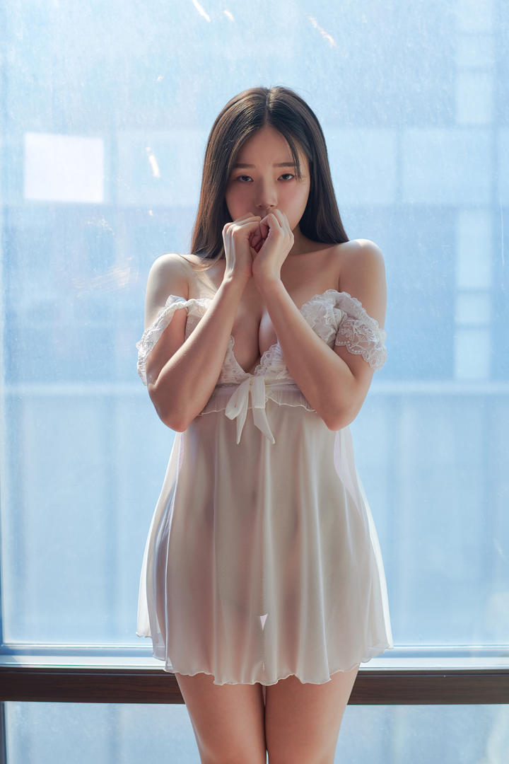 韩国宅男女神穿性感透明睡衣写真套图