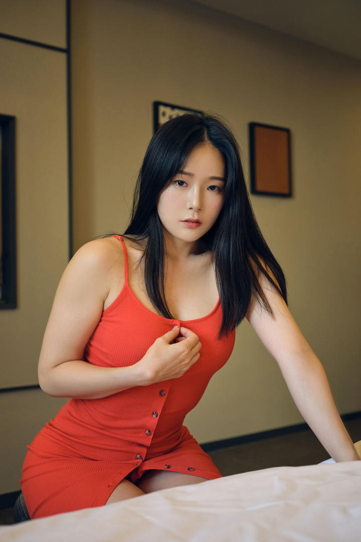 韩国成人A亚洲精品无码青草红裙美女嫩模私拍图片