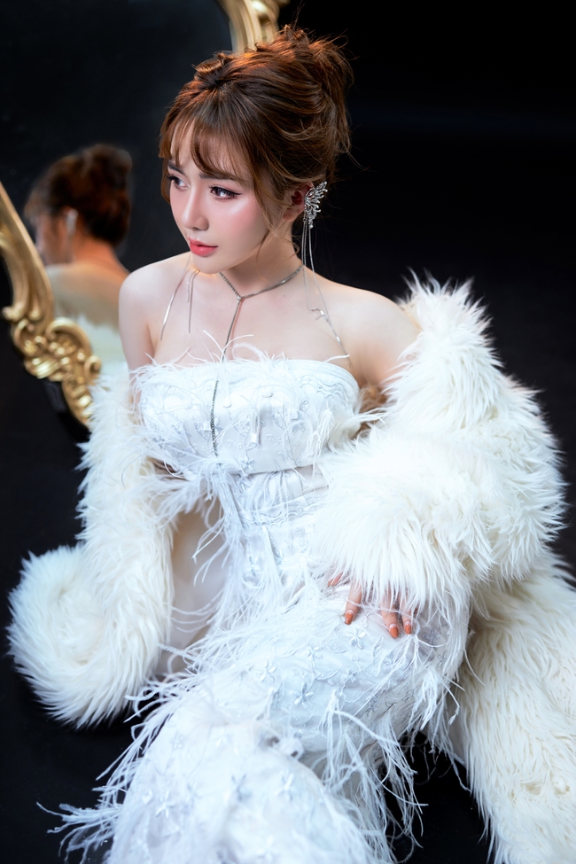 性感貂皮大衣美女个人写真艺术摄影图片