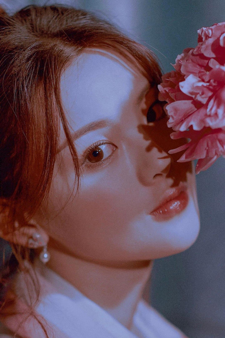 高清美女明星杨超越特写图片