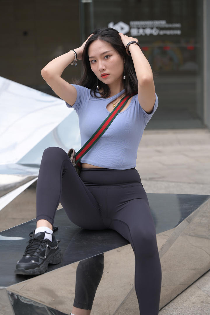 国内精选街拍凹凸紧身裤美女无码写真大图