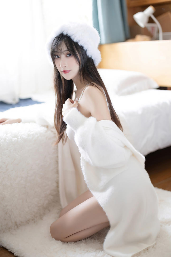 成色好的Y31美女脱衣服图片