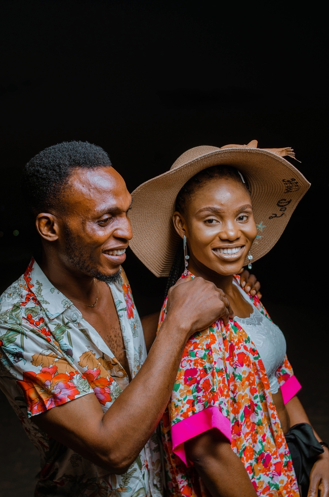 欧美度假风黑人情侣图片写真