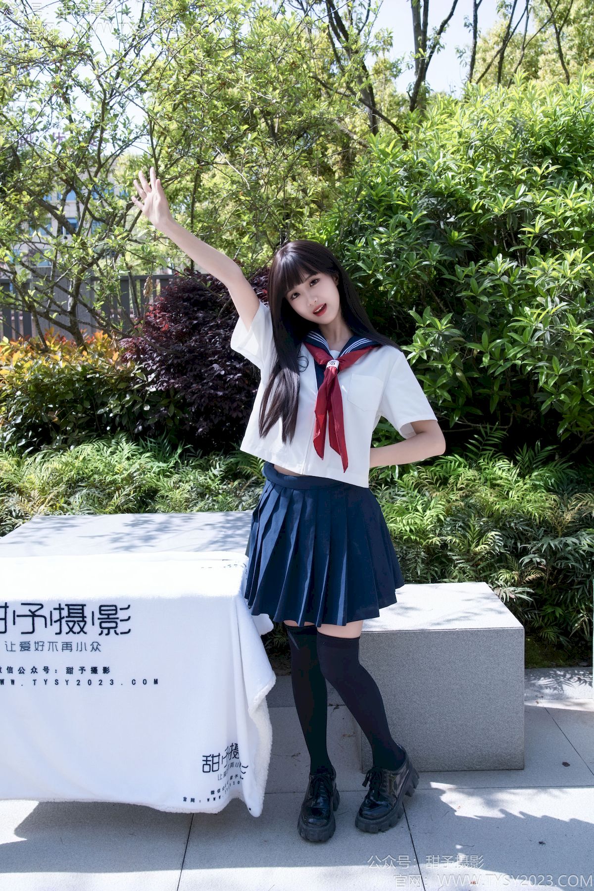 甜予摄影模特小甜桃齐肩短发校园风女生写真