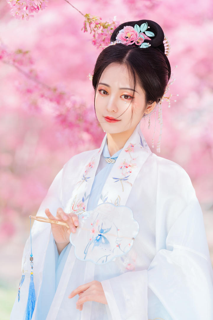 端庄大方的中国美女唯美古风头像图片大全